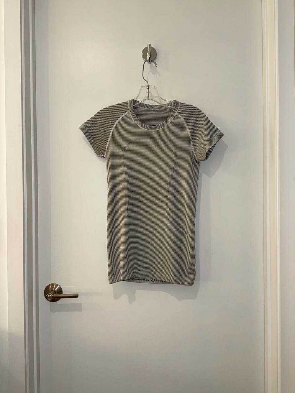 Lululemon Swiftly Tech Short Sleeve Crew Shirt in White/Black Stripe Sz 6